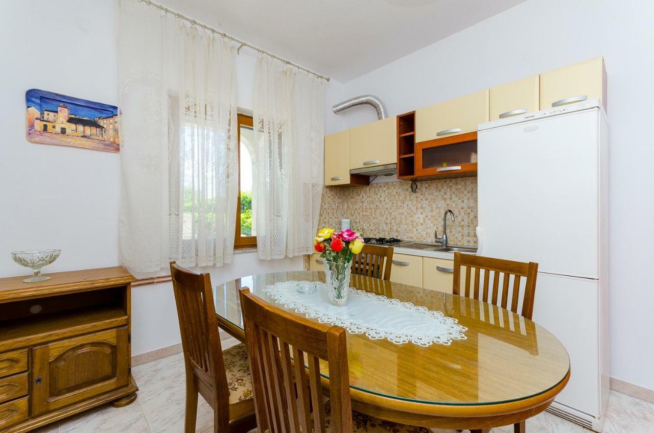 Apartman Ivan Трогир Екстериор снимка